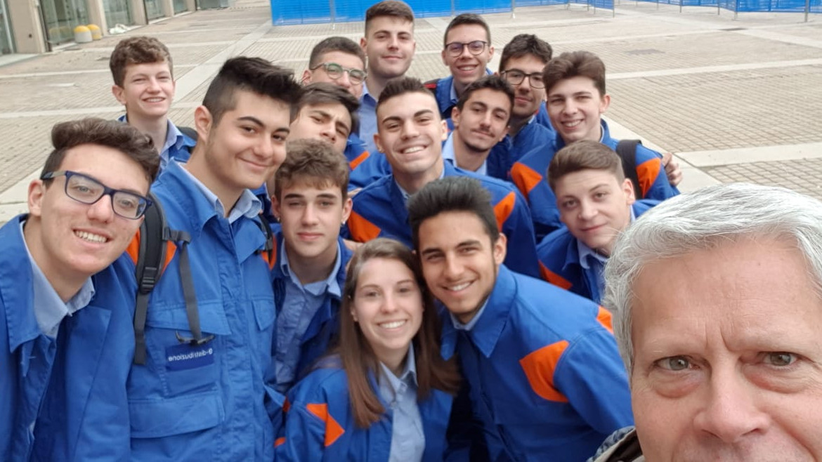 Immagini dei giovani assunti durante il corso di formazione